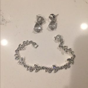 Tear drop earrings and necklace set